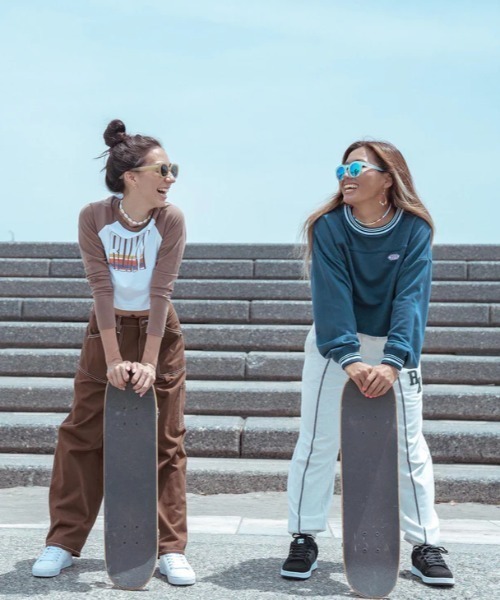 ROXY(ロキシー)の「LOOK UP PULLOVER/ロキシープルオーバーショート丈スウェット(スウェット・レディース・ネイビー/ブラウン/グレー・MEDIUM/LARGE/SMALL)」の15枚目の写真