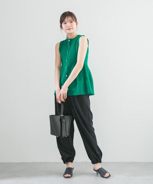 URBAN RESEARCH ROSSO WOMEN（アーバンリサーチ　ロッソ）の「ペプラムフォルムニットジレ（ニット/セーター・レディース・オフホワイト/ブラック/グリーン・FREE）」の17枚目の写真