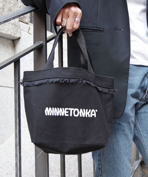 Minnetonka(ミネトンカ)の「【MINNETONKA/ミネトンカ】 CANVAS BAG / キャンバスバッグ(トートバッグ・レディース・グレー/アイボリー/ブラック/ブラウン・FREE)」の1枚目の写真