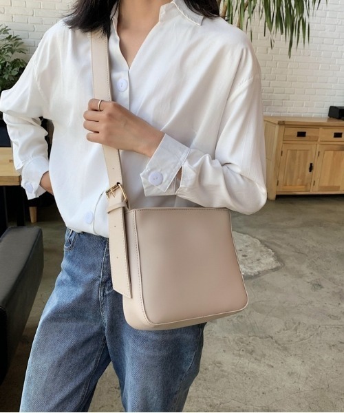 セール】＜ユニセックス＞シンプルスクエアショルダーBAG/バック