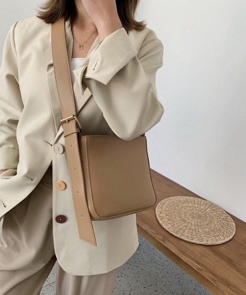 セール】＜ユニセックス＞シンプルスクエアショルダーBAG/バック