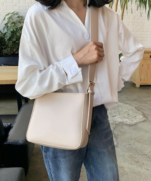 CREARE -LINO-(クレアーレリノ)の「<ユニセックス>シンプルスクエアショルダーBAG/バック(ショルダーバッグ・レディース・ベージュ/アイボリー/ブラック・FREE)」の6枚目の写真