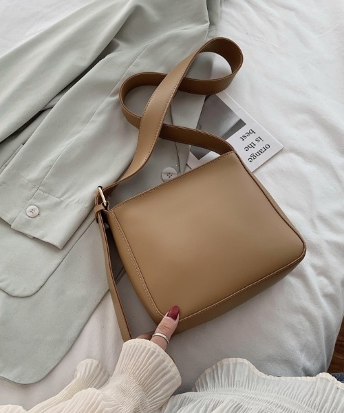 セール】＜ユニセックス＞シンプルスクエアショルダーBAG/バック