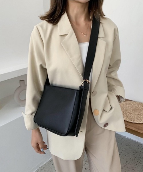 CREARE -LINO-(クレアーレリノ)の「<ユニセックス>シンプルスクエアショルダーBAG/バック(ショルダーバッグ・レディース・ベージュ/アイボリー/ブラック・FREE)」の13枚目の写真