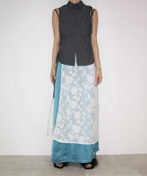 ☆ほぼ未使用☆モラビト　アシンメトリーブラウス　デザイナーズ　装飾パーツ付き musubore（ムスボレ）の「asymmetry shirring ribbon BL