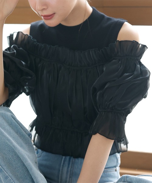 KOBE LETTUCE（コウベレタス）の「オーガンジーオフショルブラウス×ノースリーブニットトップスセット（シャツ/ブラウス・レディース・ブラック/オフホワイト・M）」の6枚目の写真