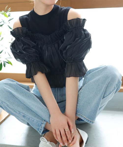 KOBE LETTUCE（コウベレタス）の「オーガンジーオフショルブラウス×ノースリーブニットトップスセット（シャツ/ブラウス・レディース・ブラック/オフホワイト・M）」の7枚目の写真