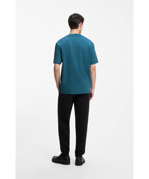 HUGO(ヒューゴ)の「HUGOロゴプリント リラックスフィット コットンTシャツ(Tシャツ/カットソー・メンズ・カーキ/ブラック/ホワイト/ライトブルー/ブルー/ダークグリーン/ライトグリーン/エンジ/ライトブラウン/インディゴブルー/グリーン・L/M/S/XL/XXL/XS)」の22枚目の写真