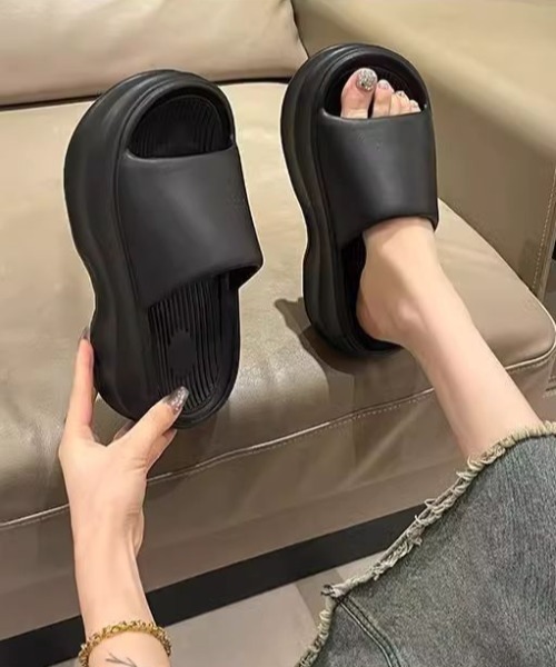 LAC-VERT（ラック・ヴェール）の「ラバー厚底サンダル（サンダル・レディース・ブラック/ホワイト・M/L）」の7枚目の写真