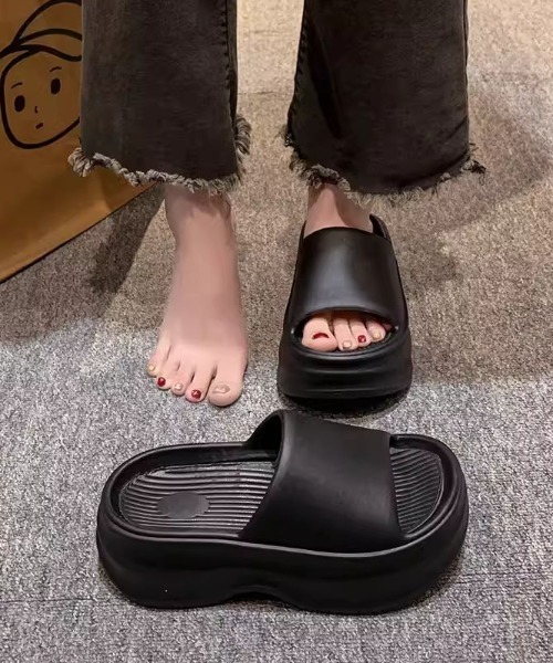 LAC-VERT（ラック・ヴェール）の「ラバー厚底サンダル（サンダル・レディース・ブラック/ホワイト・M/L）」の6枚目の写真