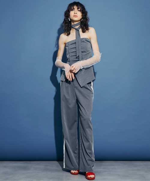 uyu.（ウユ）の「チョーカーストライプオフショルトップス【uyu./ウユ】（Tシャツ/カットソー・レディース・ネイビー/グレー・FREE）」の12枚目の写真