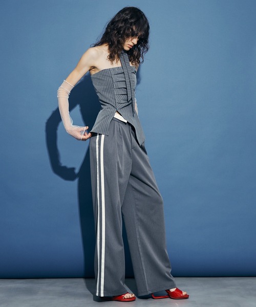 uyu.（ウユ）の「チョーカーストライプオフショルトップス【uyu./ウユ】（Tシャツ/カットソー・レディース・ネイビー/グレー・FREE）」の13枚目の写真