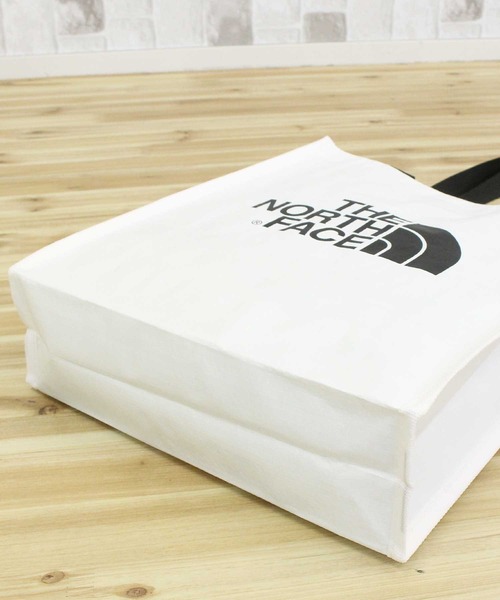 THE NORTH FACE(ザノースフェイス)の「アルポリン エコバッグ Small arpaulin Eco Bag The North Face White Label Korea Line(トートバッグ・メンズ・ホワイト/White・SMALL/S)」の6枚目の写真