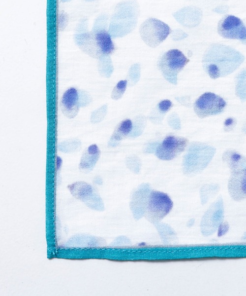 collex（コレックス）の「Petals dance scarf 水彩フラワープリント大判スカーフ 88cm×88cm（ストール/ショール・レディース・イエロー系その他/ブルー系その他・フリー）」の7枚目の写真