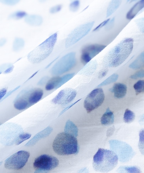 collex（コレックス）の「Petals dance scarf 水彩フラワープリント大判スカーフ 88cm×88cm（ストール/ショール・レディース・イエロー系その他/ブルー系その他・フリー）」の3枚目の写真