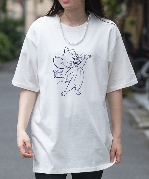 Tom＆Jerry（トムアンドジェリー）の「【40I】〔Tom & Jerry/トム & ジェリー〕イラストプリント ビックシルエット クルーネック半袖Tシャツ（Tシャツ/カットソー・メンズ・グレー系1/ベージュ系/ベージュ系2/ライトグリーン系1/パープル系1/グレー系/ベージュ系1/ライトグリーン系/パープル系/パープル系2/ライトグリーン系2/ホワイト系/ホワイト系1/ホワイト系2/グレー系2/ブラウン系/ブラウン系1/ブラウン系2・MEDIUM/LARGE/X-LARGE）」の4枚目の写真