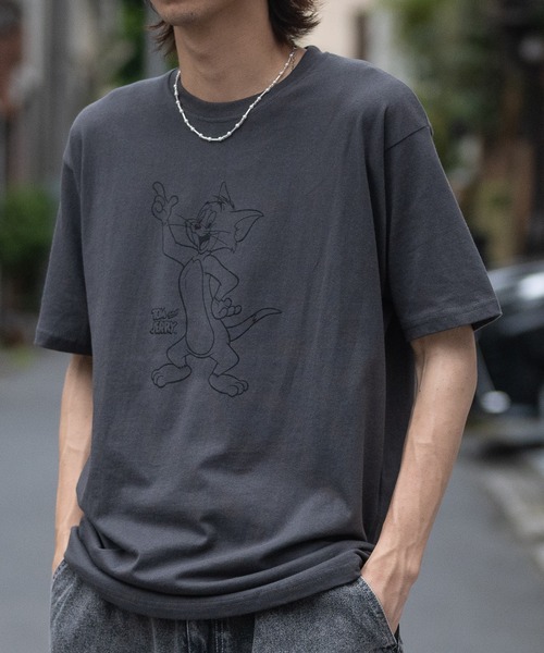 Tom＆Jerry（トムアンドジェリー）の「【40I】〔Tom & Jerry/トム & ジェリー〕イラストプリント ビックシルエット クルーネック半袖Tシャツ（Tシャツ/カットソー・メンズ・グレー系1/ベージュ系/ベージュ系2/ライトグリーン系1/パープル系1/グレー系/ベージュ系1/ライトグリーン系/パープル系/パープル系2/ライトグリーン系2/ホワイト系/ホワイト系1/ホワイト系2/グレー系2/ブラウン系/ブラウン系1/ブラウン系2・MEDIUM/LARGE/X-LARGE）」の6枚目の写真