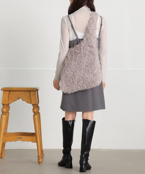 ALTROSE(アルトローズ)の「もこもこ シャギー トートバッグ A4 ムック(トートバッグ・レディース・ブラック/グレー/パープル・FREE)」の15枚目の写真
