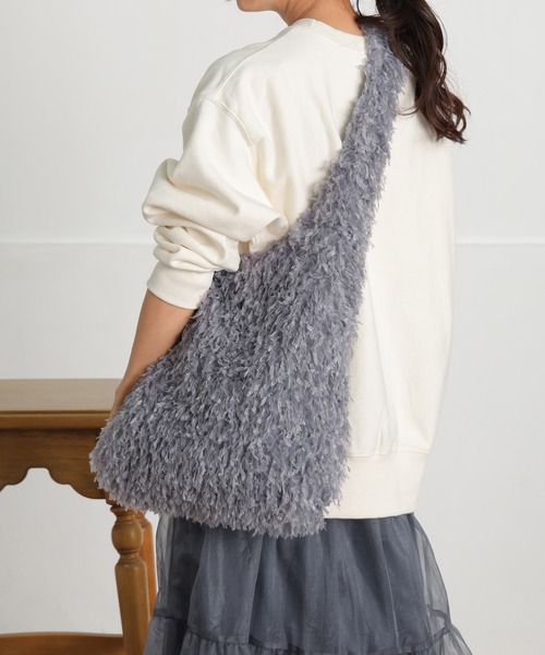 ALTROSE(アルトローズ)の「もこもこ シャギー トートバッグ A4 ムック(トートバッグ・レディース・ブラック/グレー/パープル・FREE)」の21枚目の写真
