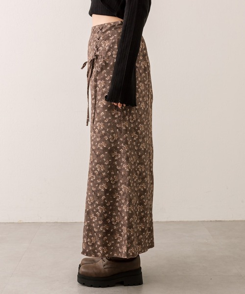 OLIVE des OLIVE（オリーブデオリーブ）の「レースアップバイアススカート（スカート・レディース・オフホワイト/ブラウン/ネイビー・FREE）」の11枚目の写真