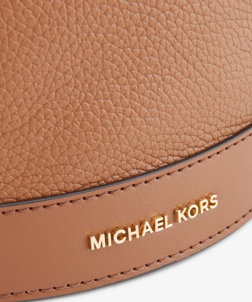MICHAEL KORS（マイケルコース）の「TOWNSEND トップジップ バケットクロスボディ ミディアム（ショルダーバッグ・レディース・ブラウン系・FREE）」の8枚目の写真