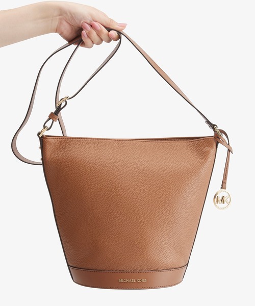 MICHAEL KORS（マイケルコース）の「TOWNSEND トップジップ バケットクロスボディ ミディアム（ショルダーバッグ・レディース・ブラウン系・FREE）」の14枚目の写真