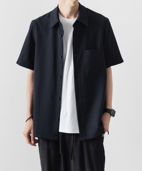 ATTACHMENT(アタッチメント)の「【 直営店・ZOZOTOWN限定 】PE ライトトロピカル レギュラーカラーシャツ S/S / PE LIGHT TROPICAL REGULAR COLLAR SHIRT S/S(シャツ/ブラウス・メンズ・ネイビー/ブラック/ライトベージュ/ライトグリーン・2/1/3/4)」の4枚目の写真
