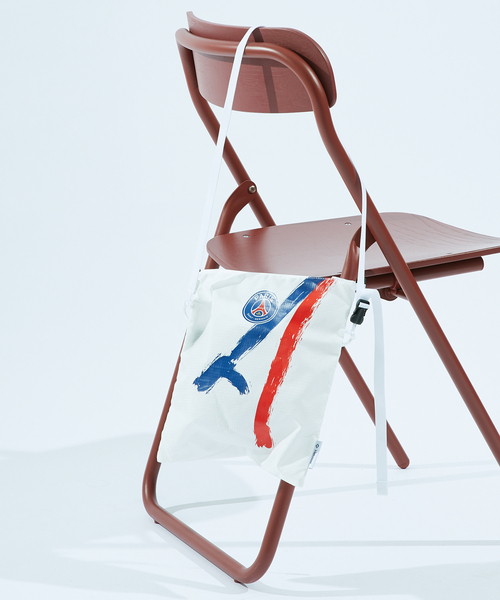 Helinox（ヘリノックス）の「【PSG x Helinox 】Sacoche -White ショルダーバッグ  30002594（ショルダーバッグ・メンズ・ホワイト・FREE）」の2枚目の写真