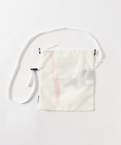 Helinox（ヘリノックス）の「【PSG x Helinox 】Sacoche -White ショルダーバッグ  30002594（ショルダーバッグ・メンズ・ホワイト・FREE）」の4枚目の写真
