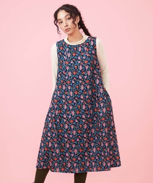 LOVE MOSCHINO グラフィックプリント ノースリーブ　ワンピース　総柄 LOVE MOSCHINO グラフィックプリント ノースリーブ ワンピース