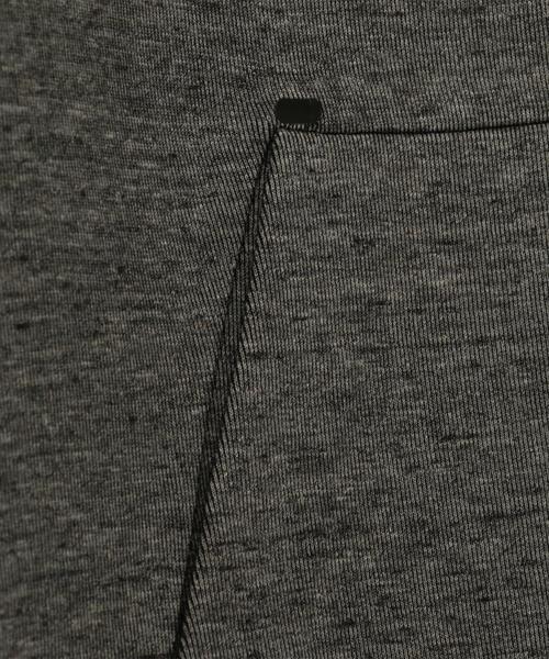 NIKE SPORTSWEAR(ナイキスポーツウェアー)の「NIKE: 『TEC FLEECE CREW』(スウェット・メンズ・ブラック/グレー/グレー系その他・SMALL/LARGE/MEDIUM)」の6枚目の写真