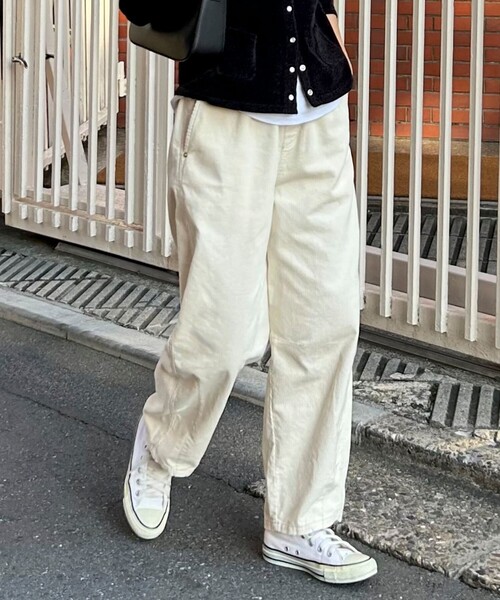 fredy emue（フレディエミュ）の「コーデュロイ イージーカーブパンツ（その他パンツ・レディース・オフホワイト/チャコールグレー・36/38）」の11枚目の写真