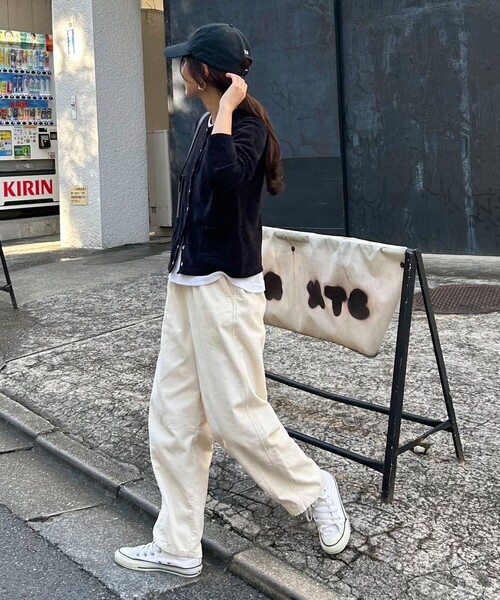 fredy emue（フレディエミュ）の「コーデュロイ イージーカーブパンツ（その他パンツ・レディース・オフホワイト/チャコールグレー・36/38）」の13枚目の写真