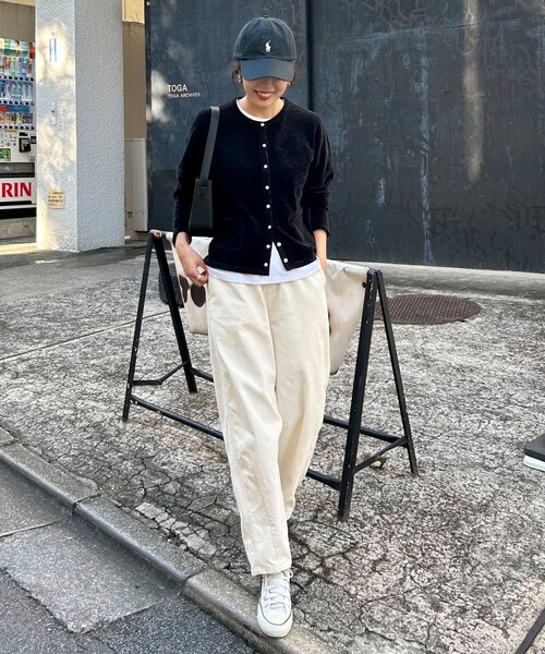 fredy emue（フレディエミュ）の「コーデュロイ イージーカーブパンツ（その他パンツ・レディース・オフホワイト/チャコールグレー・36/38）」の14枚目の写真