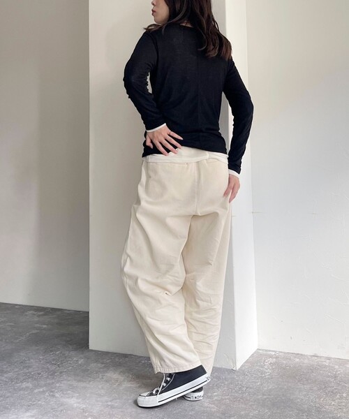 fredy emue（フレディエミュ）の「コーデュロイ イージーカーブパンツ（その他パンツ・レディース・オフホワイト/チャコールグレー・36/38）」の16枚目の写真