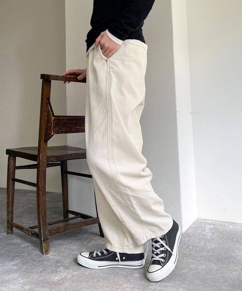 fredy emue（フレディエミュ）の「コーデュロイ イージーカーブパンツ（その他パンツ・レディース・オフホワイト/チャコールグレー・36/38）」の20枚目の写真