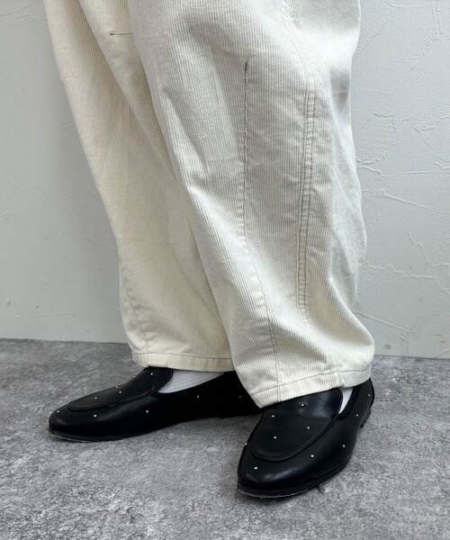 fredy emue（フレディエミュ）の「コーデュロイ イージーカーブパンツ（その他パンツ・レディース・オフホワイト/チャコールグレー・36/38）」の8枚目の写真