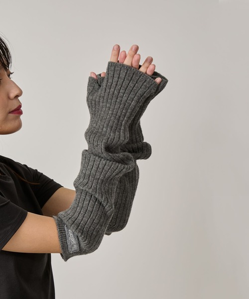 NERGY（ナージー）の「ソフトニットアームウォーマー（手袋・レディース・グレー/オフホワイト・FREE）」の5枚目の写真