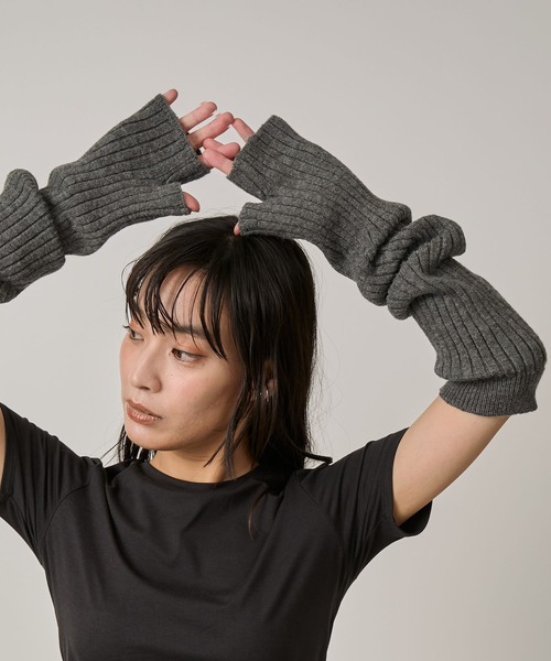 NERGY（ナージー）の「ソフトニットアームウォーマー（手袋・レディース・グレー/オフホワイト・FREE）」の8枚目の写真