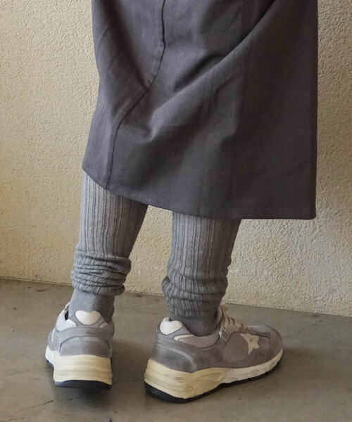 JOURNAL STANDARD LUXE（ジャーナルスタンダード　ラックス）の「LOOSE RIB オーバーニーSOCKS（ソックス/靴下・レディース・ベージュ/ブラウン/チャコールグレー/グレー/ブラック・FREE）」の9枚目の写真