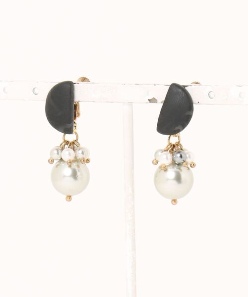 【atelier*mio】ポリマークレイ × 貝パールジュエル costume jewelry イヤリング（イヤリング）｜tone（トーン）