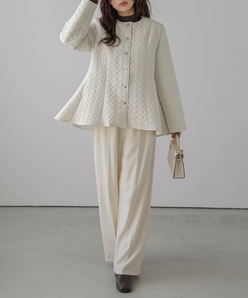 AMELY（エミリー）の「ペプラムキルティングコート（ノーカラーコート・レディース・ブラック/アイボリー・フリー）」の10枚目の写真