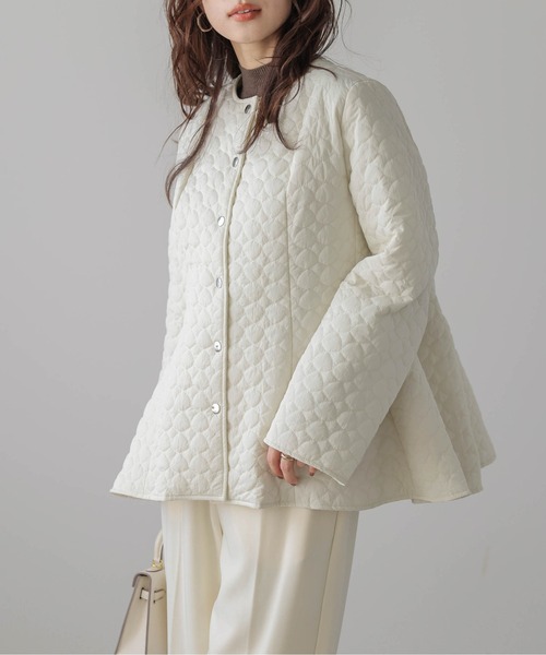 AMELY（エミリー）の「ペプラムキルティングコート（ノーカラーコート・レディース・ブラック/アイボリー・フリー）」の8枚目の写真
