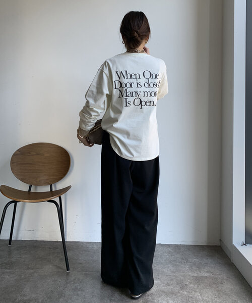 DouDou(ドゥドゥ)の「【WEB限定】バックロゴTEE(Tシャツ/カットソー・レディース・グレイッシュベージュ/グリーン/オフホワイト・FREE)」の8枚目の写真