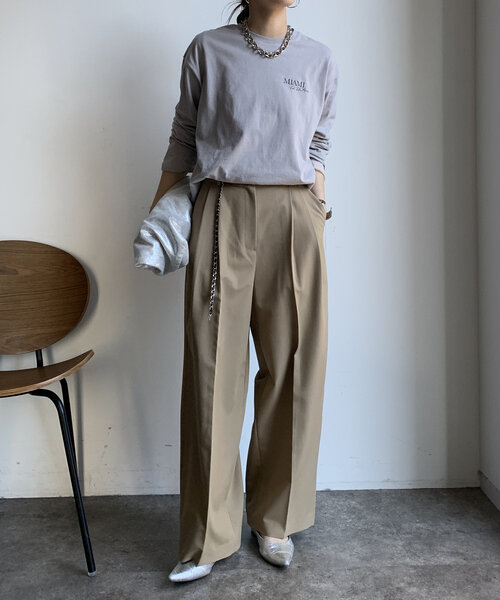 DouDou(ドゥドゥ)の「【WEB限定】バックロゴTEE(Tシャツ/カットソー・レディース・グレイッシュベージュ/グリーン/オフホワイト・FREE)」の13枚目の写真
