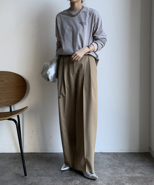 DouDou(ドゥドゥ)の「【WEB限定】バックロゴTEE(Tシャツ/カットソー・レディース・グレイッシュベージュ/グリーン/オフホワイト・FREE)」の16枚目の写真