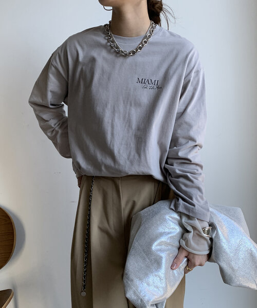DouDou(ドゥドゥ)の「【WEB限定】バックロゴTEE(Tシャツ/カットソー・レディース・グレイッシュベージュ/グリーン/オフホワイト・FREE)」の22枚目の写真