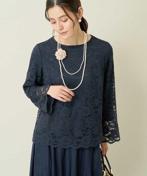 a.v.v（アーヴェヴェ）の「レーススカラップブラウス（シャツ/ブラウス・レディース・ホワイト/ネイビー・40/38/36/42/34）」の2枚目の写真