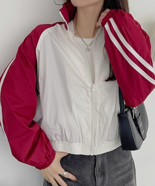 TREOVER(トレオーバー)の「スポーティなラインデザインが◎ ラグランスリーブトラックジャケット(ブルゾン・レディース・レッド/ブラック/ネイビー・FREE)」の18枚目の写真