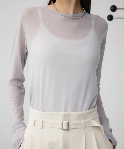 AZUL by moussy(アズールバイマウジー)の「バックスリットシアーロングトップス(Tシャツ/カットソー・レディース・ピンク/ライトグレー/アイボリー/ブラック・FREE)」の4枚目の写真
